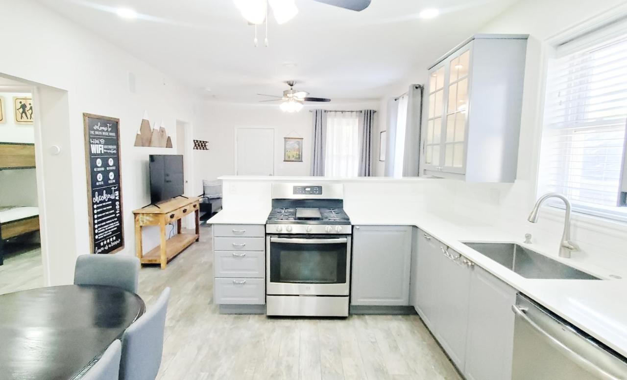 Vacation Home Minutes From Downtown, Great For Families أوغدن المظهر الخارجي الصورة