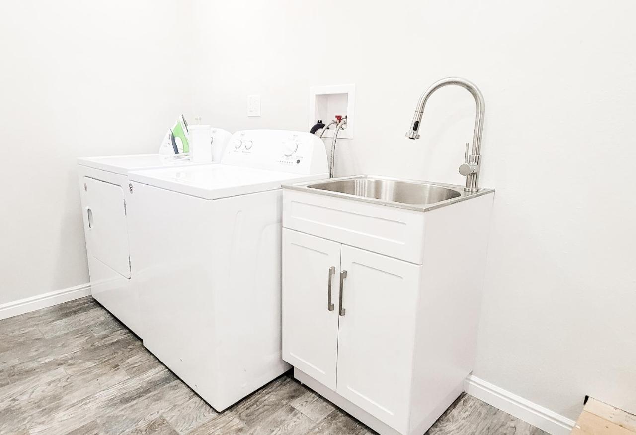 Vacation Home Minutes From Downtown, Great For Families أوغدن المظهر الخارجي الصورة